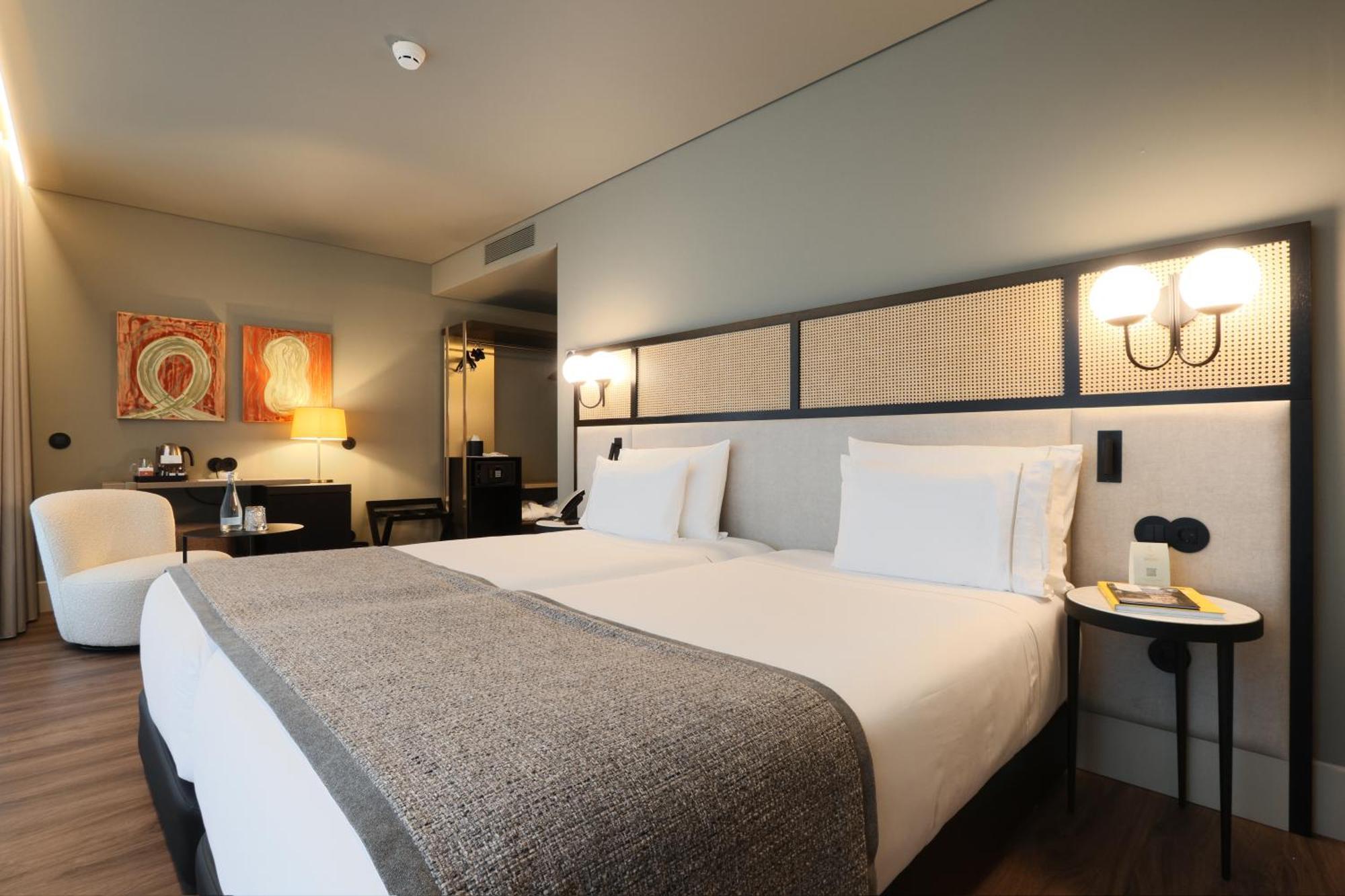 Timbre Virtudes Hotel Porto Ngoại thất bức ảnh A room at the hotel
