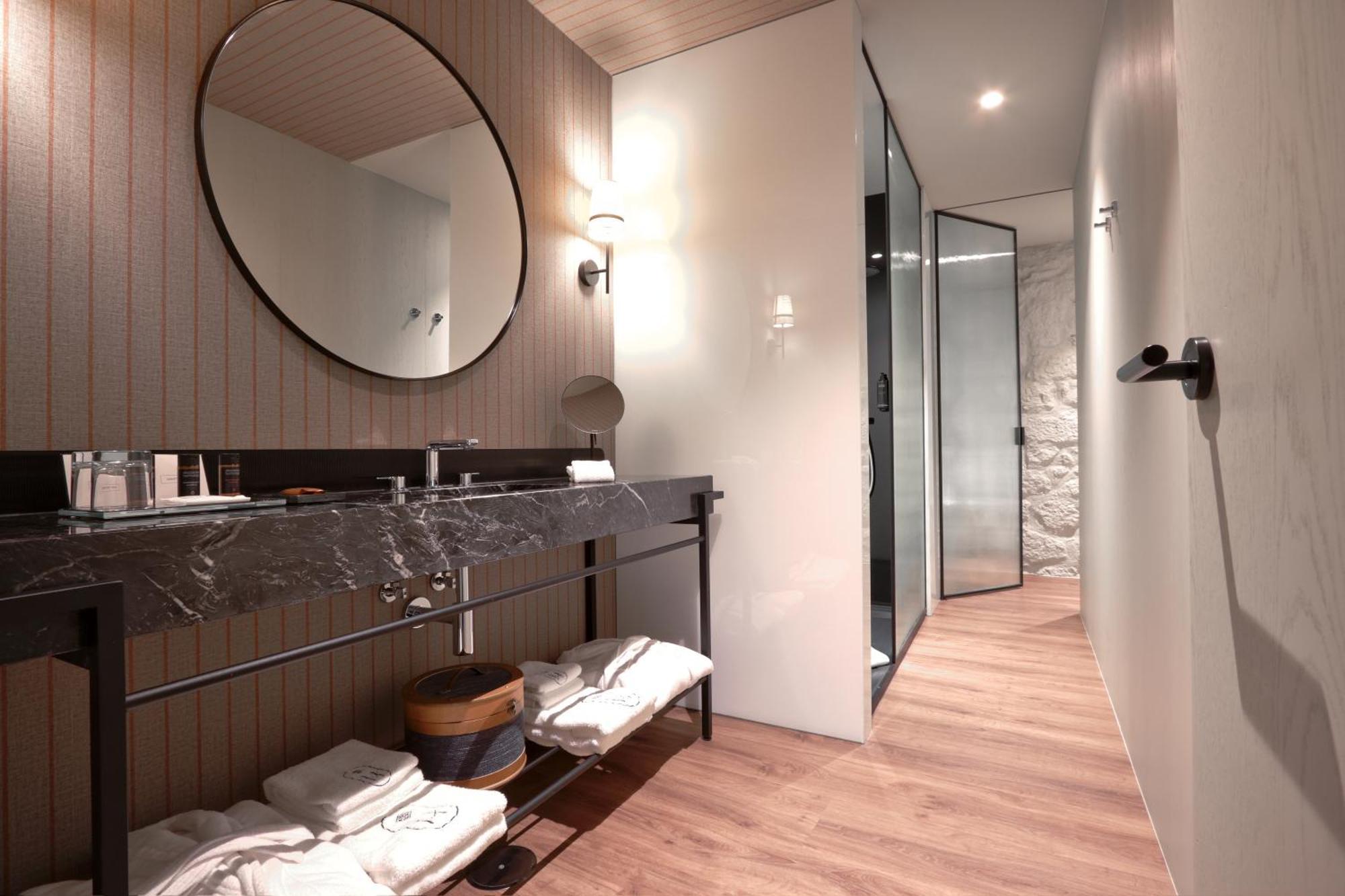 Timbre Virtudes Hotel Porto Ngoại thất bức ảnh Bathroom