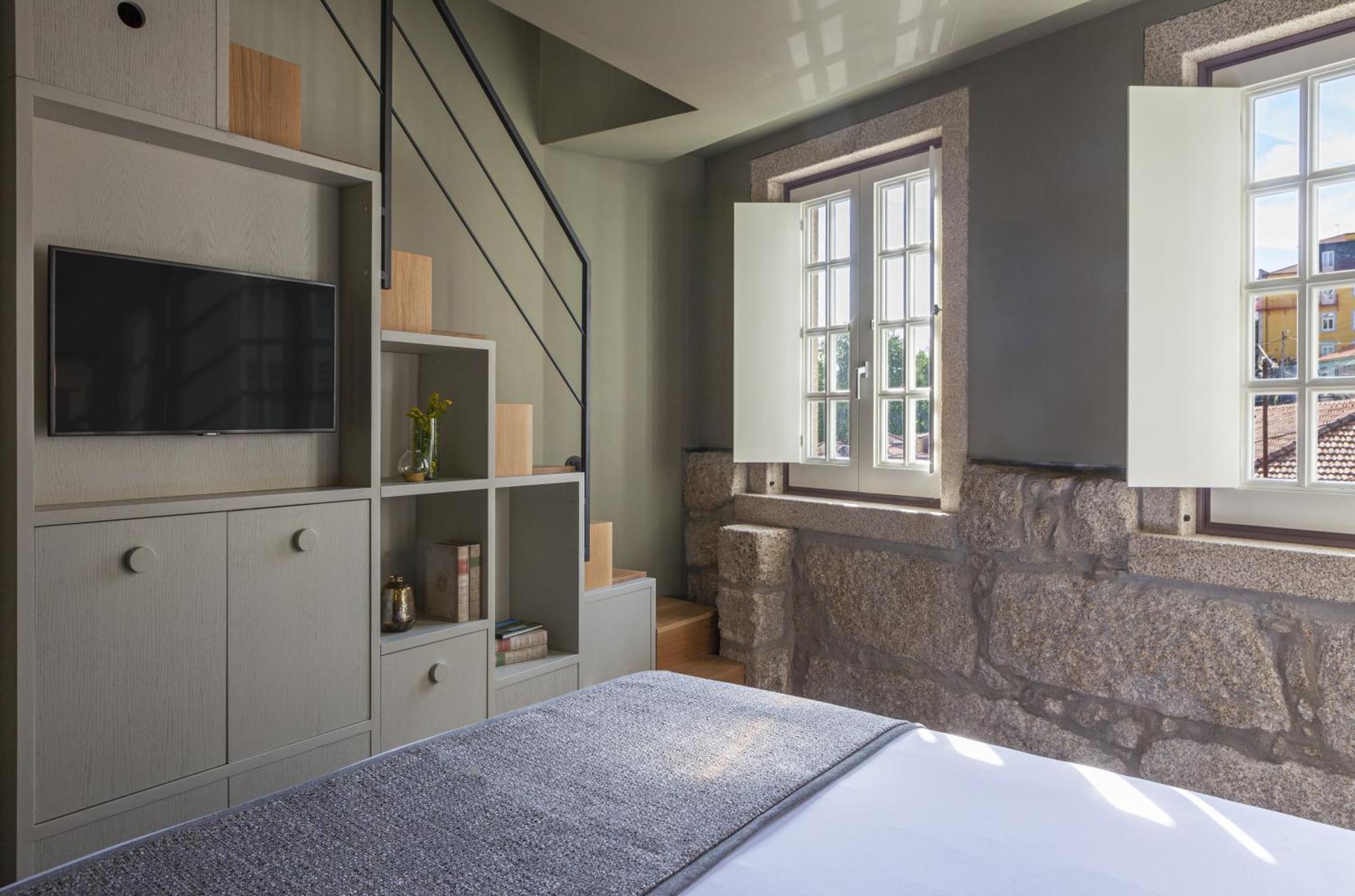 Timbre Virtudes Hotel Porto Ngoại thất bức ảnh A bedroom in the hotel
